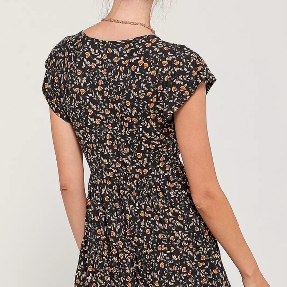 Urban Outfitters Julia Tiered Ruffle Mini Dress Size s/p black floral - Picture 2 of 8